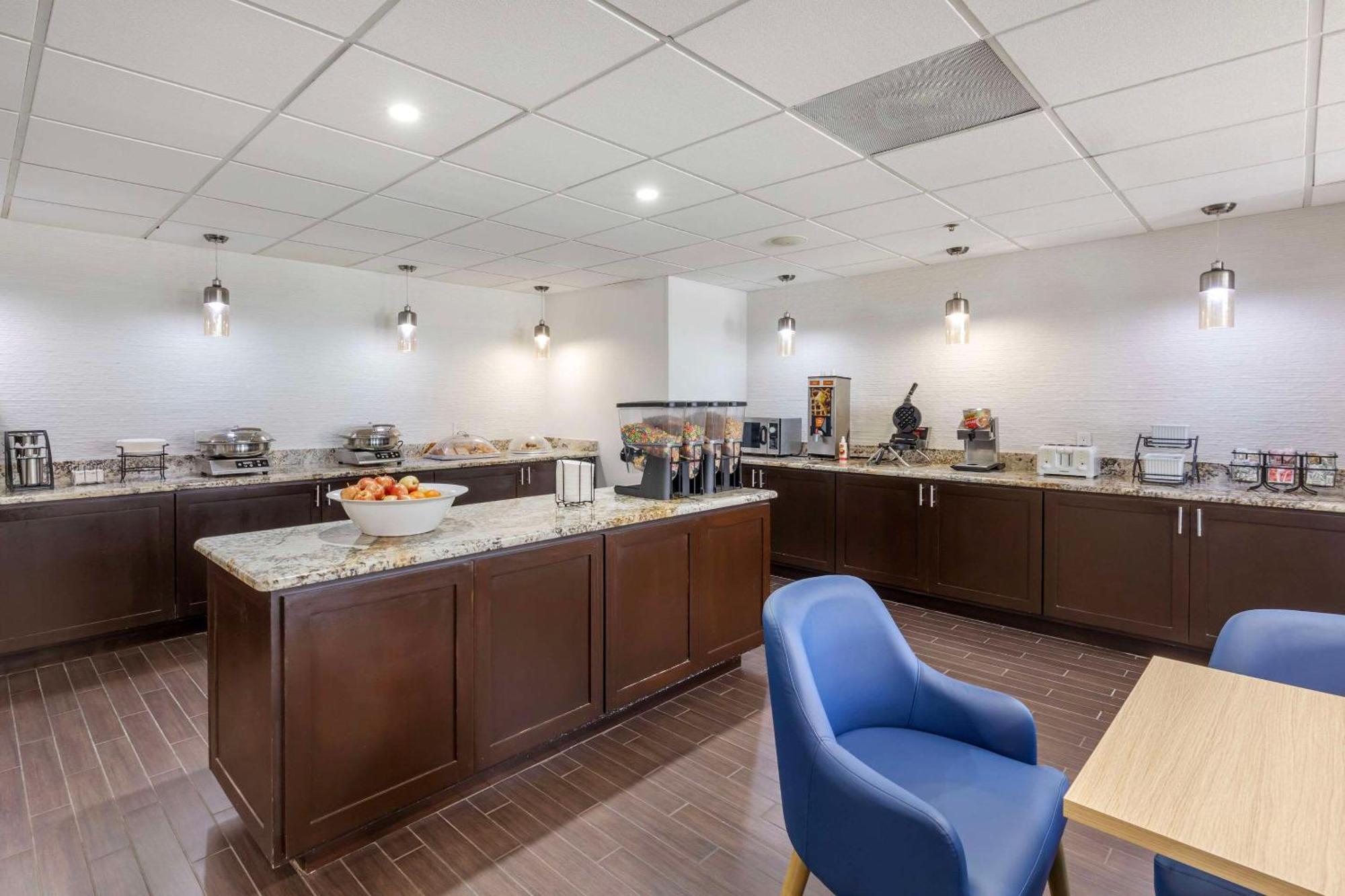 Inn Comfort North Love Field Airport 4*